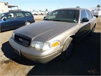 2005 Ford Crown Victoria Sedan