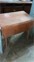 Small double drop leaf table needs repair on leg