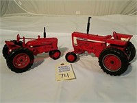 Ertl IHC Farmall 806 and H Tractor 1/16