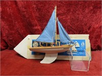 Vintage Star Yacht wooden pond sail boat.