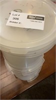 1 Lot - 7 Cambro 6L Containers with Lids