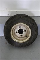 Trailer tire and rim 480/400-8  ( needs air)