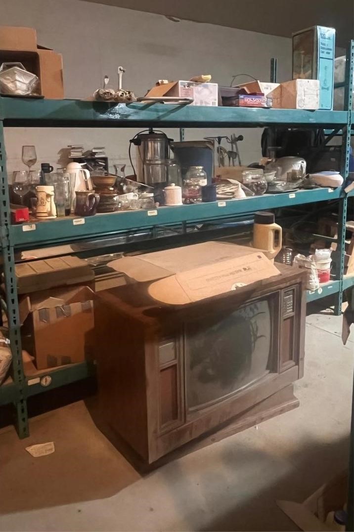 Old School T.V, DVR & Kitchenware