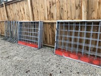 14 PIECES OF FENCE WITH 9 UPRIGHTS