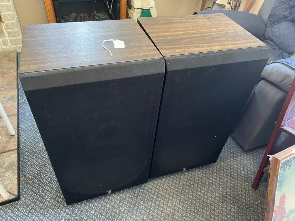 Set of Yamaha Speakers