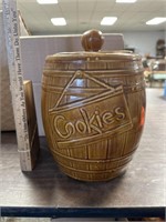 Cookie jar that looks like a barrel
