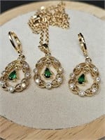 EMERALD COLOR & CLEAR GEMSTONE FASHION NECKLACE &