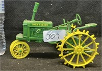 1/16 SCALE JOHN DEERE  DIE CAST TRACTOR