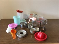 Pyrex measuring cups & Tupperware
