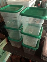 6 Plastic Storage Containers with Covers