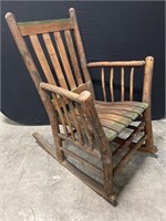 WOOD ROCKING CHAIR ANTIQUE WELL MADE