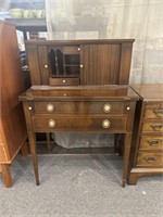 Ladies tamboor front writing desk