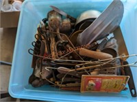 Vintage kitchen utensil tote lot