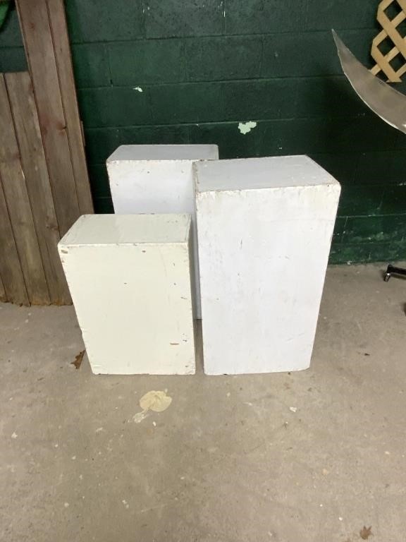 3 piece white staging boxes as pictured