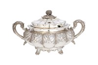 LARGE SCOTTISH COVERED SILVER SUGAR BOWL, 960g