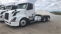 2016 Volvo Day Cab Truck Tractor