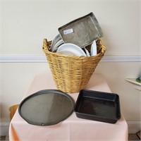 Handled Basket, Various Sized Plates
