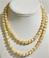 PRETTY WHITE POLISHED SHELL BEADED NECKLACE