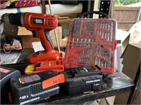 BLACK & DECKER DRILL / BATTERIES & BITS NOTE