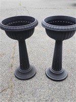 2 plastic planters.  Look at the photos for more