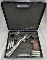 Beretta air pistol with Walther scope, PIstolet à