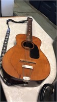 Wood guitar model 319.12071000 usa  w carrying