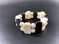 Baleen and ivory stretch bracelet, in excellent co