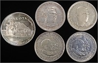 (4) SILVER HALF DOLLAR COMMEMS & DAKOTA TOKEN