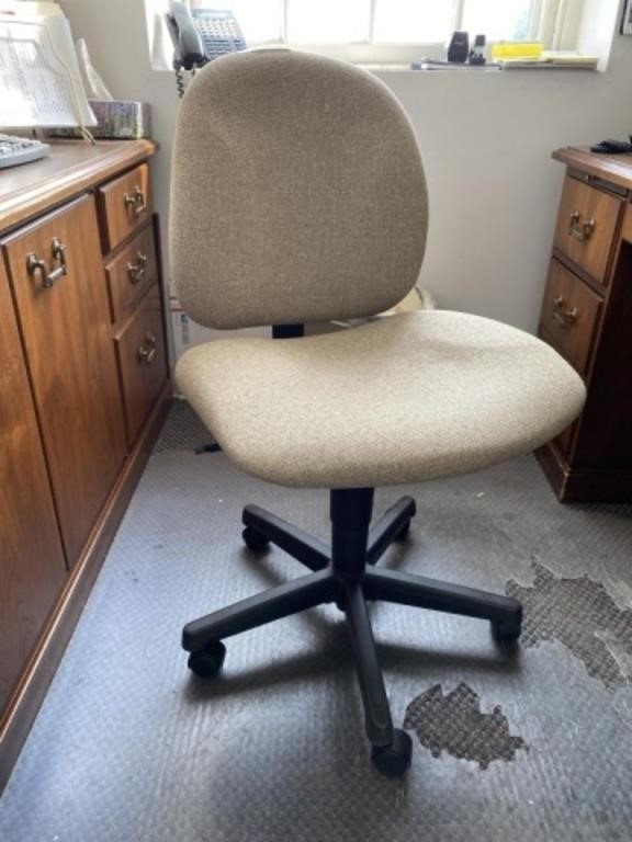 Upholstered Swivel Office Chair