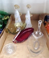 TRAY OF COLLECTIBLE SWANS, GLASSWARE, MISC