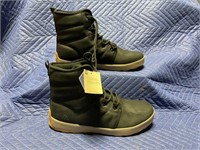 VIBRAM MENS BOOTS SZ. 11.5 ***APPEARS NEW, MAY