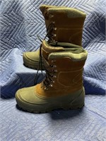 NORTHWEST OUTFITTERS MENS BOOTS SZ.10 ***HAS SOME