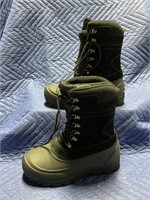 NORTHEAST OUTFITTERS YOUTH BOOTS SZ. 4 ***APPEARS