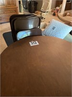 Round Card Table & (4) Chairs (M Bedroom)
