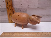 HORS D'OEUVRE WOODEN PIG