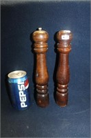 VINTAGE WOOD SALT AND PEPPER GRINDER