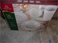 NewHoliday Time 16pc  Dishes set