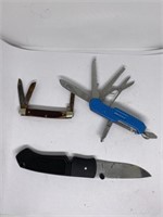 Group of folding pocket knives, one is dickies