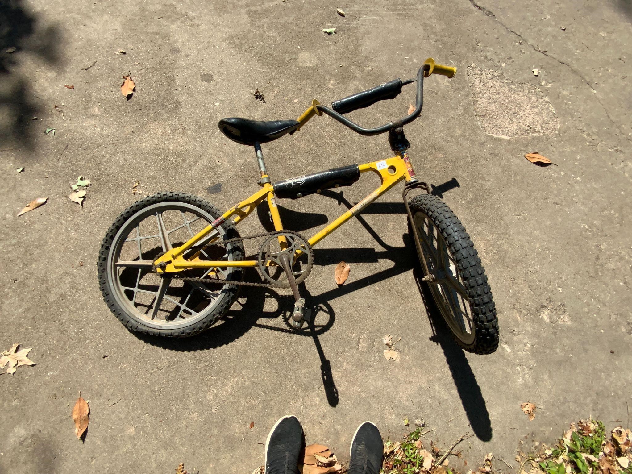 BMX Mongoose Motomag Yellow Bicycle