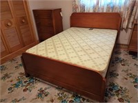 Full/Queen Size Bed
Headboard & Footboard