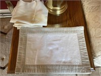5 placemats and linen napkins