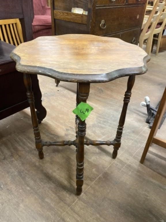 ONE BLONDE WOOD BAR STOOL, ONE VINTAGE OAK STAND