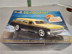 Revell 66 Chevelle wagon, model kit 1/25th scale