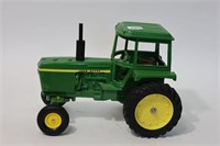 JOHN DEERE TRACTOR ERTL 1/16