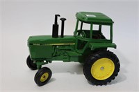 JOHN DEERE 4450 TRACTOR ERTL 1/16