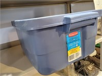 RUBBERMAID  TOTE W/LID