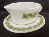Pyrex Gravy Bowl with Underplate.
