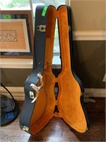 NICE CLAMSHELL GUITAR CASE