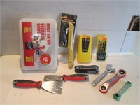 LOT ASSORTED SMALL TOOLS, GUC FIRST AID KIT