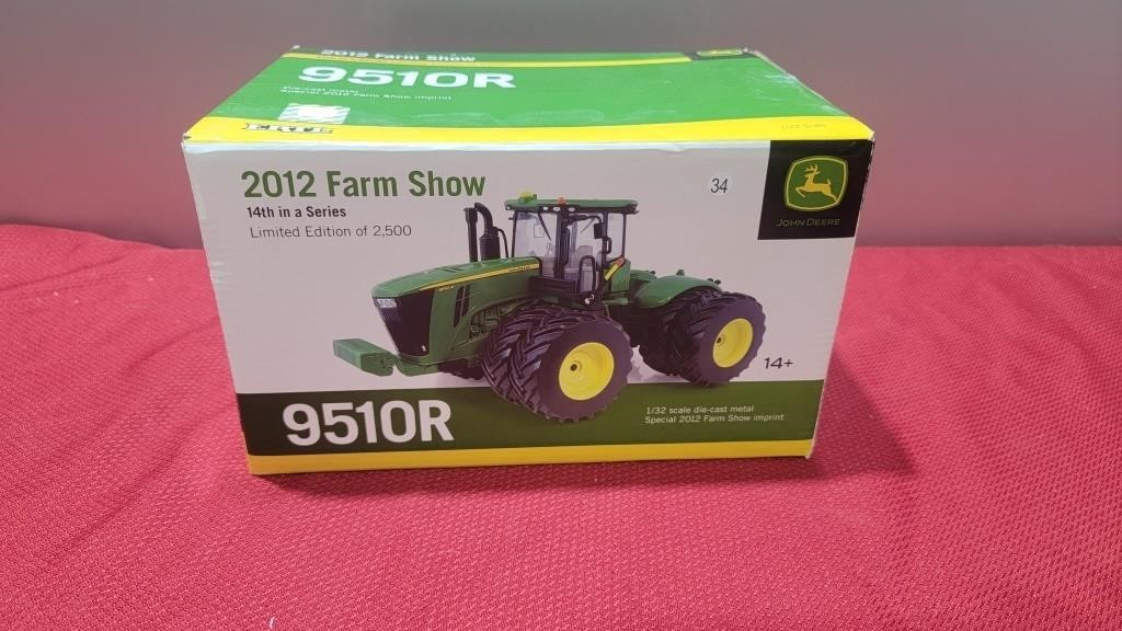 Nib ertl 2012 farm show john deere diecast